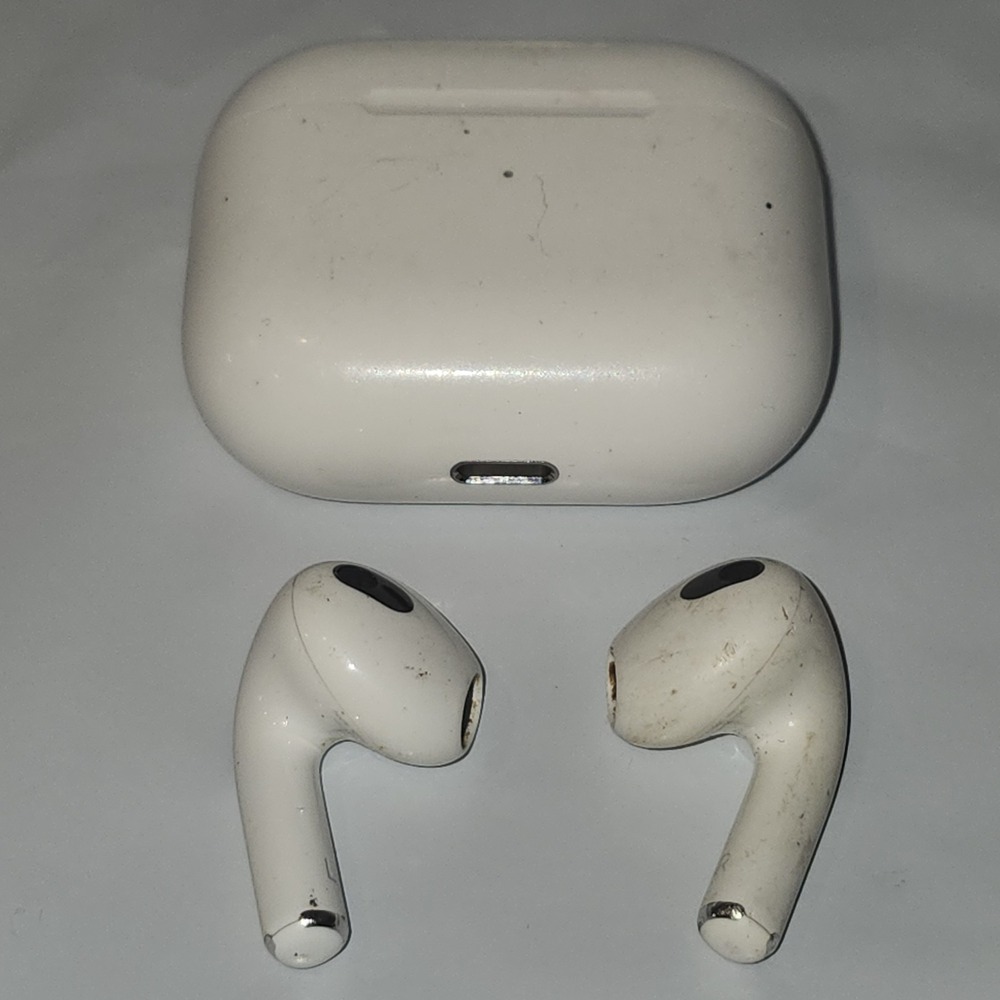 Apple AirPods 3rd Gen A2897 w/ Charging Case